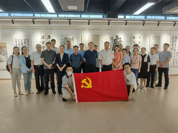 淮糧集團、市糧食和物資儲備局聯(lián)合開展“弘揚清風正氣、傳承廉潔文化”書法美術(shù)作品展參觀活動