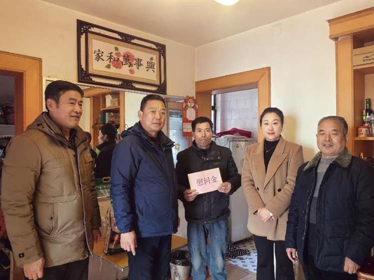 “新春送關(guān)懷 慰問(wèn)暖人心”——淮糧集團(tuán)開(kāi)展走訪慰問(wèn)活動(dòng)