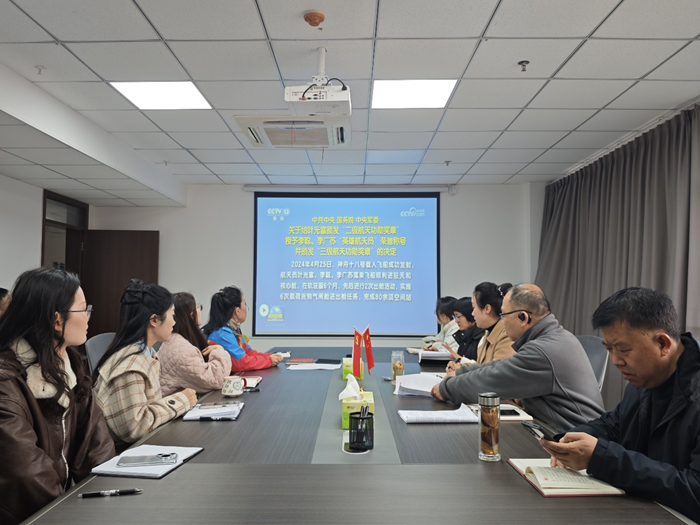 機(jī)關(guān)黨支部開展學(xué)習(xí)葉光富、李聰、李廣蘇先進(jìn)事跡活動