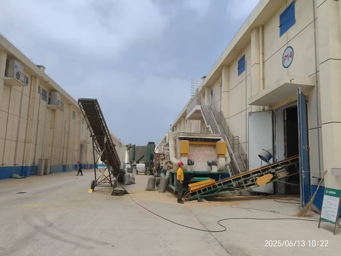 淮糧儲(chǔ)備公司多措并舉做好省級(jí)儲(chǔ)備小麥?zhǔn)召徆ぷ?>
                        </a>
                    </div>
                    <h2 class=