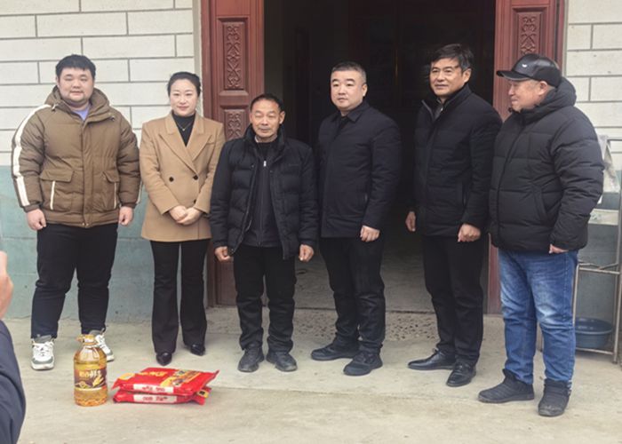 情暖節(jié)前送關(guān)懷 心系基層顯擔(dān)當(dāng) 農(nóng)水集團(tuán)開展節(jié)前慰問活動