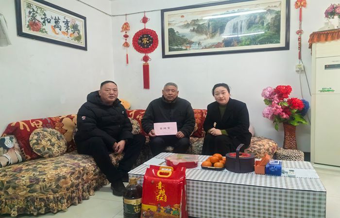 情系佳節(jié)送溫暖  農(nóng)水集團(tuán)工會開展節(jié)前慰問活動